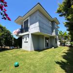 Çeşme Çiftlik’te Denize 700m Mesafede Olan Havuzlu Villamız Yeni Sahibini Bekliyor.