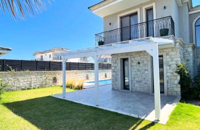 Çeşme Reisdere’de , 4+1 Müstakil Havuzlu , Köşe Konumlu Villamız Yeni Sahibini Bekliyor