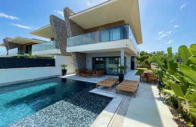 Çeşme Alaçatı Göbene'de 4 Oda 1 Salon Müstakil Havuzlu Lüks Villa