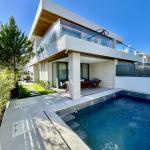 Alaçatı Çamlıkyol'da 3 Oda 1 Salon , Havuzlu , Modern Mimariye Sahip Lüks Villa