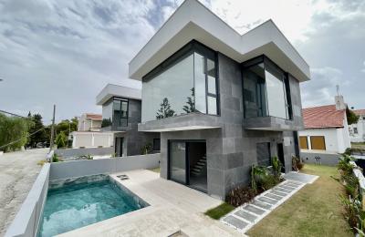 Çeşme Şifne’de , Denize Sadece 50 Adım Mesafede , Panoramik Deniz Manzaralı , Modern Mimariye Sahip Sıfır Villamız Yeni Sahibini Bekliyor.