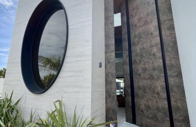 Çeşme Mamurbaba’da Bölgenin En Prestijli Projelerinden Biri Olan Ultra Lüks Tam Müstakil Villamız Yeni Sahibini Bekliyor