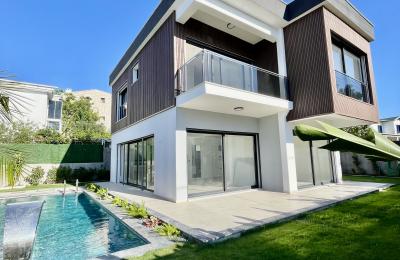 Çeşme Şifne’de , Tam Müstakil , 4 Oda 1 Salon , Geniş Bahçe Alanına Sahip Sıfır Villa