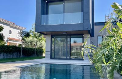 Çeşme Boyalık’ta 4 Oda 1 Salon , Havuzlu , Modern Villa