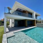 Çeşme Mamurbaba Bölgesinde , Müstakil Havuzlu 4 Oda 2 Salon Sıfır Villa