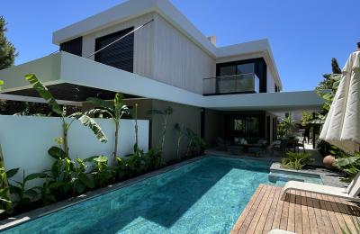 Alaçatı , Göbene’de , Modern Mimariye Sahip , Ultra Lüks Villamız Yeni Sahibini Bekliyor