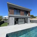 Çeşme Yalı’da Denize 100m Mesafede 4 Oda 1 Salon Deniz Manzaralı Sıfır Villa