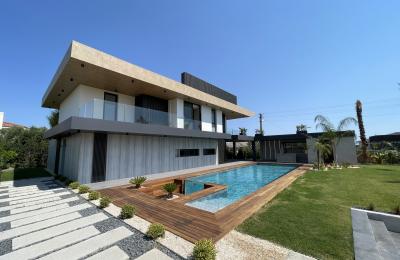 Çeşme Mamurbaba Bölgesinde , Tam Müstakil Ultra Lüks Villamız Yeni Sahibini Bekliyor.