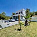 Çeşme Germiyan’da , Deniz Manzaralı , Geniş Bahçe Alanlı , 3 Oda 1 Salon Villa