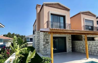 Çeşme Şifne’de , Sıfır , Müstakil Havuzlu , 4 Oda 1 Salon Villa