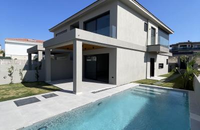 Çeşme Şifne’de , Sıfır , 4+1 , Modern Mimariye Sahip Lüks Villamız Yeni Sahibini Bekliyor.